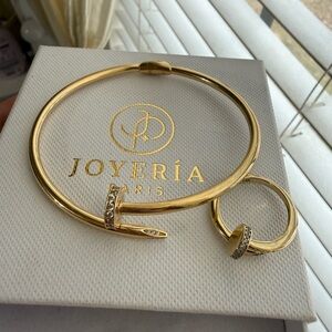 Gold Bracelet and Ring Set
14k gold bracelet size 7 14k ring
10grama